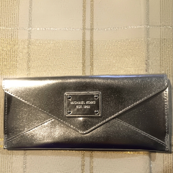 Michael Kors Handbags - Michael Korrs Women's wallet
